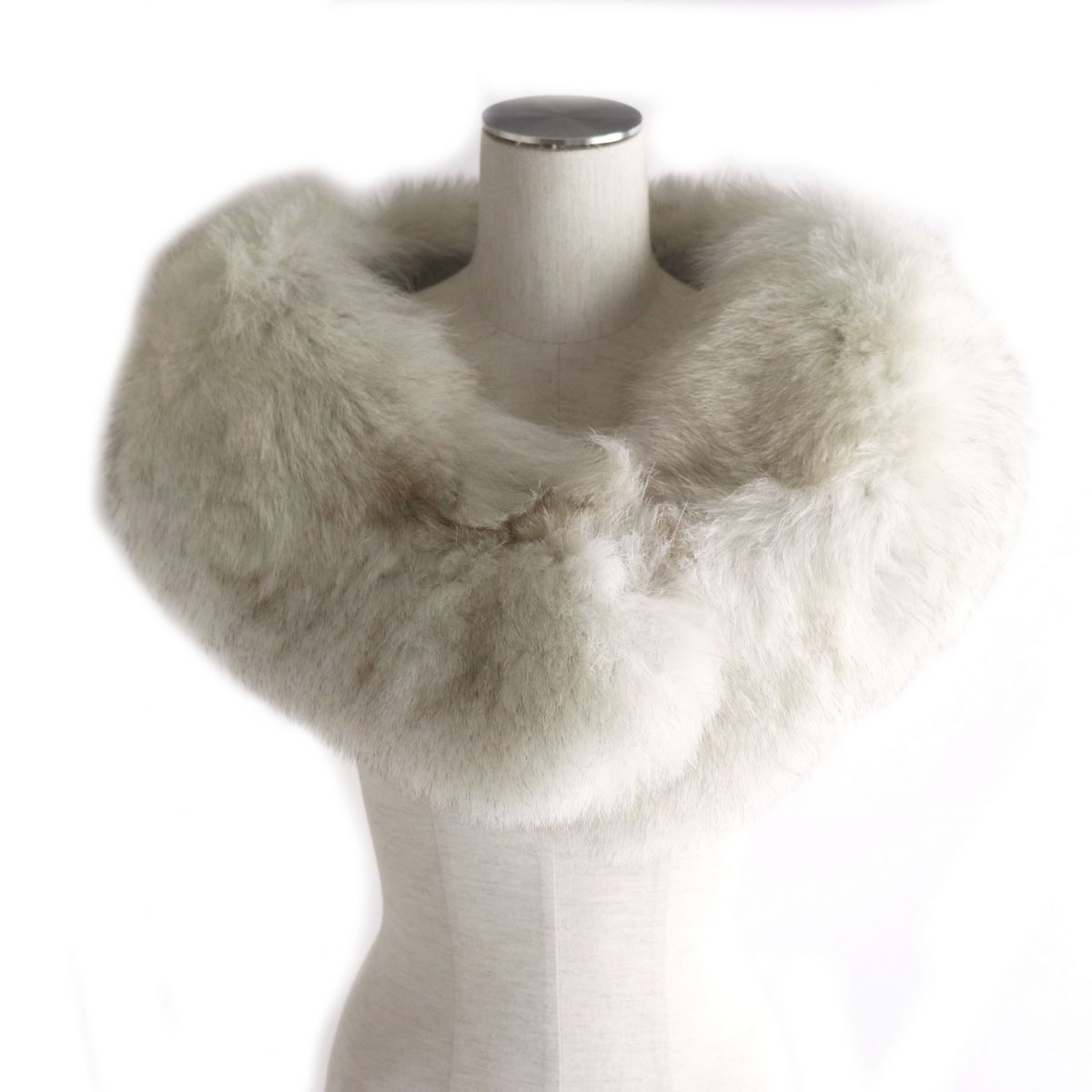 極美品 SAGA FURS サガフォックス 本毛皮ティペット 毛質柔らか 期間限定60％OFF! ストール 満点の ボリューム ショール アイボリー