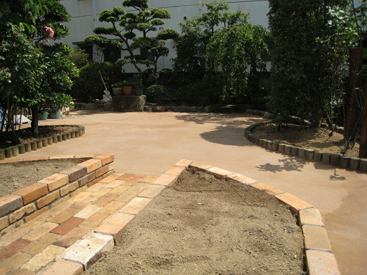 楽天市場 ポイント2倍 10袋セット 約4 5平米分 厚み3cm 約2 2袋 雑草防止に水をかけるだけで固まる土 防草マサ スペシャルハード 25kg入り 散水量約7 8リットル 真砂土舗装 天然素材 簡易舗装 透水性舗装 コケ カビ等が繁殖しにくい 雑草対策 石材 防草シート