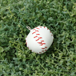 楽天市場 チャーム ミニチュア野球ボール ホワイト レッド 野球部 ベースボール スポーツ 部活 応援 円 球体 丸 ソフトボール 記念 手芸 パーツ お守り 隠れ工房ｇｒｅｅｎｏｃｅａｎ