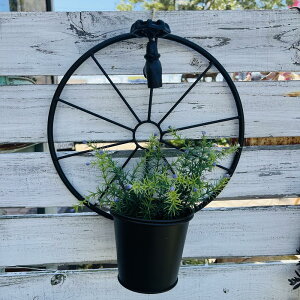 蛇口の付いた車輪型のブリキプランター ブラック(内径10.5Φcm) タップウィールポットB(UM551)車輪/おしゃれ/屋外/穴あきプランター/ガーデニング/植木鉢/多肉植物/花/寄せ植え/鉢植え/観葉植