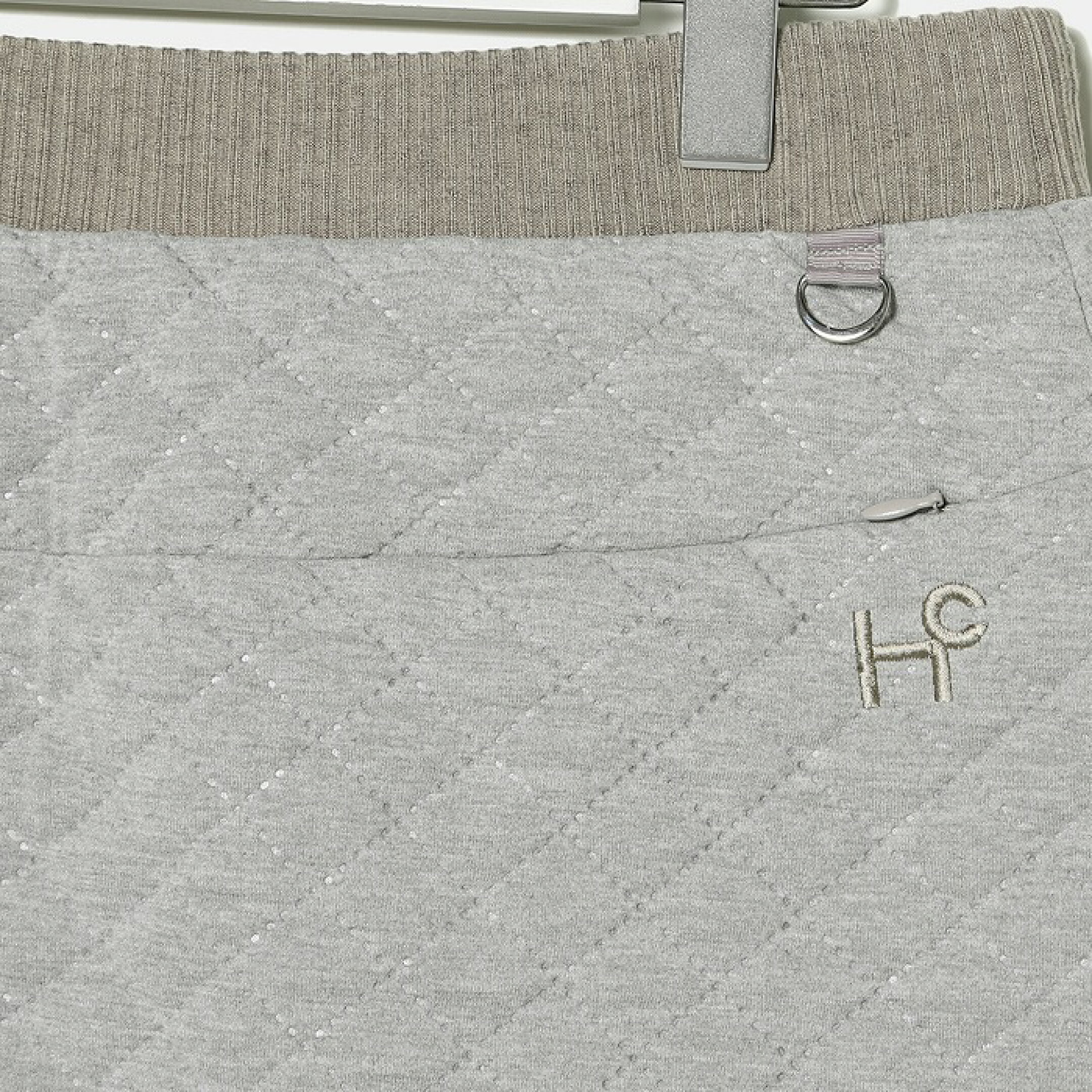 大人百花秋号掲載ーHeal Creek スカート 膝上丈 ヒールクリーク 中綿 キルト ウエストリブ 刺繍 セットアップ レディース レディースウェア ゴルフ ゴルフウェア スポーツウェア アウトドア 秋冬 UVカット 吸湿速乾 毛玉防止 保温