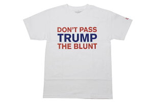 THE SMOKER'S CLUB DON'T PASS TRUMP THE BLUNT T-SHIRT (WHITE)�U�E�X���[�J�[�Y�E�N���u/�V���[�g�X���[�u�e�B�[�V���c/�z���C�g