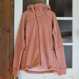 クレッタルムーセン（KLATTERMUSEN）Njorun Sweater W's StoneRed Mサイズ （ジップアップパーカ）（正規輸入品）（レディース）