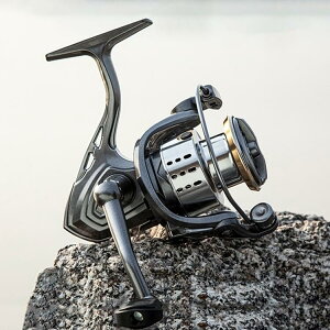 スピニングリール リール ギヤ比5.2:1 防水ベアリング 耐食性 耐食性 滑らかさ 軽量 超軽量 ワンタッチ逆止調節 高強度 安定性 耐衝撃性 アカット平滑 円滑回転システム スプリングアーム 左