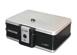 ω΁Eh񂰋Ɂ@A4TCYveN^[obO EIKO 2017 u[tP[X