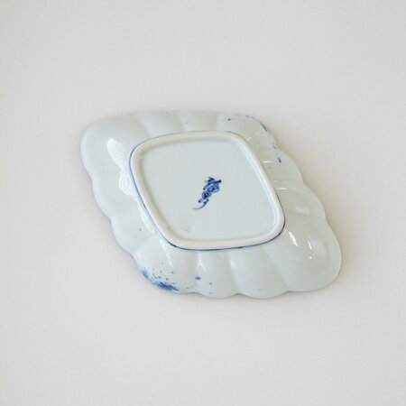 有田焼福泉染付雲濃春秋菱型菊割向付【有田焼】【ARITA】【福泉】【和】【食器】【モダン】【おしゃれ】【北欧】【料理】【贈り物】【御祝】【プレゼント】【日本製】【磁器】【陶器】