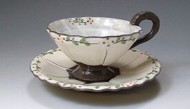 京焼/清水焼 陶器 紅茶碗皿 花くるり（白） 紙箱入 Kyo-yaki. Coffee teacup and saucer white hanakururi. Paper box. Ceramic.