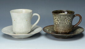 京焼/清水焼 ペア陶器 珈琲碗皿 櫛目印華 紙箱入 Kyo-yaki. Set of 2 Coffee teacups and saucer kushimeinka. Paper box. Ceramic.