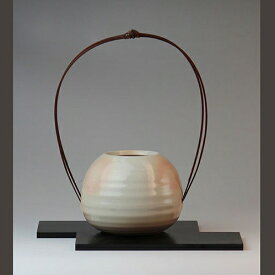萩焼 小手鞠花生（花台付）(化粧箱) Hagi yaki Kotegiku Vase made in Japan with stand. Japanese pottery.