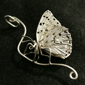 バタフライネックレス(ペンダントトップ付き)「休息をとるオオムラサキ(B)」銀で精巧に作られた蝶のペンダントネックレス。蝶ネックレス シルバーネックレス 蝶のネックレストップ