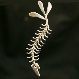 シルバーネックレス(ペンダントトップ付き)「魚の骨」銀で精巧に作られた魚の骨のペンダントネックレス。魚の骨モチーフのネックレストップ、シルバーチェーン付き