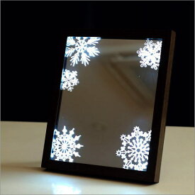 ミラー 壁掛け 卓上 鏡 クリスマス 壁飾り オブジェ LED 雪の結晶 ミラーフレーム 四角 角型 雑貨 ウォールミラー スタンドミラー LEDフレーム スノー電池付