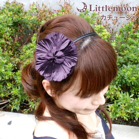 【カチューシャ】リュイ［プリーツ 花 大きめ 細身 細め ブラック 黒 パーティ ヘッドアクセ ヘアアクセサリー ヘアアクセ 髪飾り］