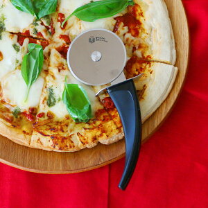 【クーポン配布中】ピザマスター ピザカッター // ピザナイフ ピザカット ロールカッター ピザ お好み焼き パイ カッター ステンレス製 安全カバー付き キッチンツール 調理道具 キッチン雑