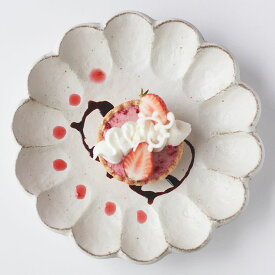 【クーポン配布中】カネコ小兵 リンカ 花型中皿 21.5cm 白練 // 美濃焼 和食器 和モダン ワンプレート パスタ皿 ケーキ皿 デザート皿 中皿 お皿 花形 ほっこり おしゃれ