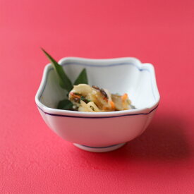 【クーポン配布中】白磁一本線 木瓜（木甲もっこう） 角型小付 ミニ小鉢 8cm 波佐見焼 //和食器 食器 鉢 小鉢 小付 副菜鉢 珍味鉢 角型 シンプル 正月 おもてなし おしゃれ 九州 波佐見焼き はさみやき 鉢 おしゃれ 日本製 深小鉢 食器 和の小鉢 和食 ミニボウル ボウル