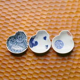 【クーポン配布中】ふくべ豆皿 有田焼//和食器 お皿 おしゃれ 食器 正月 ひょうたん 皿 お正月 皿 新春 迎春 小皿 珍味皿 和 和風 和柄 たこ唐草 千鳥 丸紋 唐草 さら うつわ 器 瓢箪 ヒョウタン 個性的 変形皿 可愛い かわいい ミニ プチ 小さい皿 和物 ミニチュア 箸置き