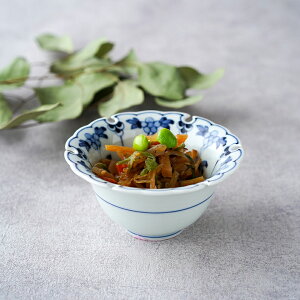 【クーポン配布中】割草花うさぎ 雪輪型 小付 9.6cm 高山窯 有田焼//鉢 豆鉢 小鉢 丸鉢 珍味鉢 珍味 薬味 雪うさぎ 和食器 食器 正月 磁器 陶磁器 迎春 ありたやき 縁起物 青色 白色 ブルー ホワ