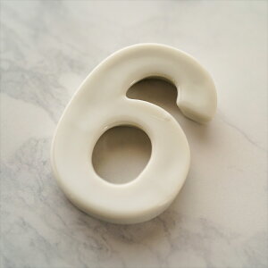 【クーポン配布中】バースデイ ナンバー カトラリーレスト 6 ホワイト 陶磁器 // 美濃焼 食器 箸置き はしおき レスト 誕生日 バースデー 数字 オーナメント かわいい シンプル おしゃれ 白磁