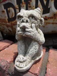 K[fjO K[f K[SC OwEnglish Small Horned Gargoylex