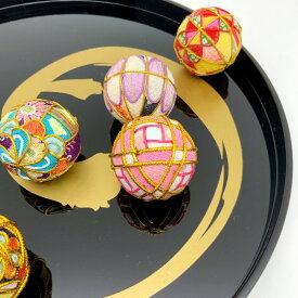 手毬 4cm [【数量限定】ちりめんミニ手毬 ver4] てまり 毬 鞠毬 手鞠 ちりめん素材 和小物 七五三 ペット 成人式 和装 結婚式 記念 写真 撮影用 装飾 飾り 可愛い 和柄 和風 店舗 撮影小物 正月飾り 雛人形合わせ 店舗ディスプレイ