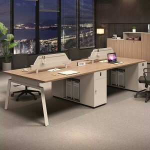 E̊Ȗ񌻑24lʛHʃJ[hƋRs[^E̊ƈ֎q̑gݍ킹ł