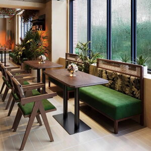 gȃe[}̐m̃JtF̖ؐ̃e[uƈ֎q̑gݍ킹lbg̐ԂHX̃\t@J[hzẽe[up