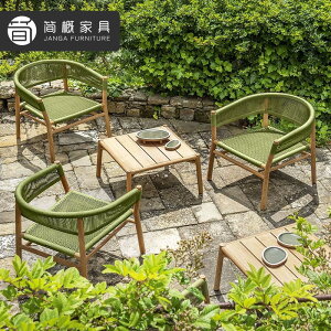 `[Nނ̉Oʑ̃e[uƈ֎qO̖hĂ~ٕ҂݂̃\t@ƈ֎qzẽK[fƋł