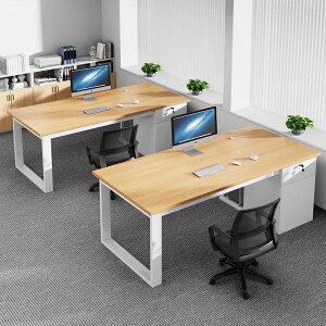 ���̏]�ƈ��̈ʃV���v���Ȍ���̃I�t�B�X���ƈ֎q�̑g�ݍ��킹�̊ȈՂȏ]�ƈ��̃R���s���[�^�̊���1�l�̎d����ł�