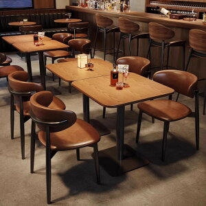 gȃJtF̃e[uƈ֎q̑gݍ킹Cނ̃x[J[P[LẌ֎q̖h̃fU[g̃~NeB[X̃e[uƈ֎qł