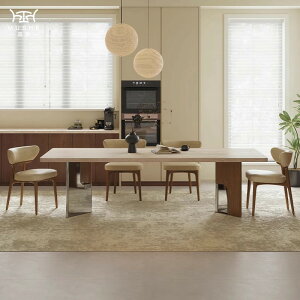 z̕Â̓̊̔̃_CjOe[uƈ֎qCނ̉ƒpʑ̒ŌÕȒ`̃e[u|܂