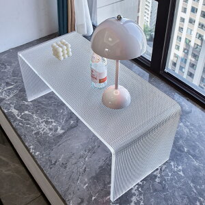 小さい木の木のシンプルなクリームの応接間の軽い奢透明なテーブル何バルコニーのコンピュータの出窓の辺の低いテーブルのお茶のテーブル