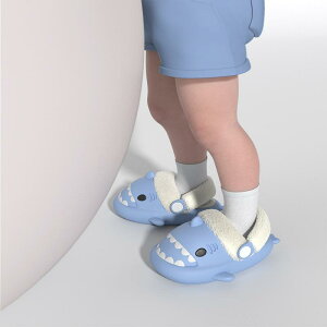 ルームシューズ キッズ 男の子 女の子 秋冬 サメ柄 かわいい 洗える 防滑 防水 保温 暖かい あったか かかと付き 厚底 EVA素材 室内履き ベージュ ピンク ブルー ブラック