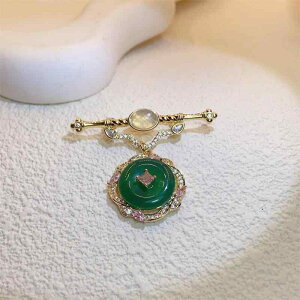 ブローチ レディース チャイナ風 レトロ 上品 模造翡翠 銅製 エメラルドグリーン 円形モチーフ ストーン装飾 高級感 2WAY ペンダント兼用 個性的 アクセサリー 春夏