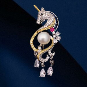 ブローチ レディース ユニコーンモチーフ フリンジデザイン 高級感 個性的な ジルコニア装飾 銅製 バイカラー ファッション小物 パーティー 普段使い ギフト プレゼント エレガント 上品 華