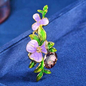ブローチ レディース 花枝モチーフ 個性的 デザイン性 上品 エナメル 上質 ラインストーン 高級感 銅製 ジルコニア パープル スーツ ジャケット ドレス フォーマル 普段使い 通勤 アクセサリ