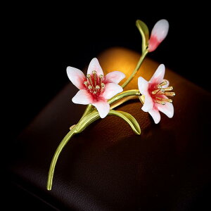 ブローチ レディース 蘭の花 エナメル釉薬加工 田園風 高級感 エレガント 繊細 ピンブローチ ゴールド 電気メッキ レトロ アンティーク調 コート チャイナドレス 普段使い 和装小物 装飾品