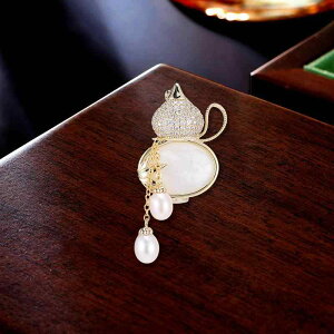 ブローチ 女性用 レディース 淡水パール マザーオブパール ひょうたん型 タッセル 高級感 エレガント 上品 コート スーツ ジャケット フォーマル オフィス 普段使い 銅製 金色 電気メッキ ラ