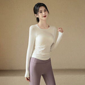 ヨガウェア レディース カップ付き 長袖 Tシャツ スポーツウェア ランニング ピラティス トレーニング ジム フィットネス 高弾性 シームレス ブラ不要 ナイロン 吸湿速乾 スリムフィット 秋