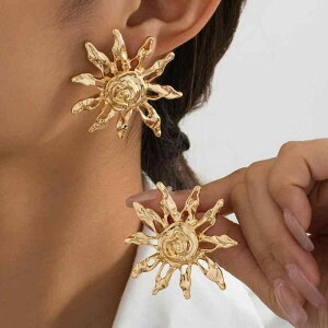ピアス レディース 欧米風 ファッション 大ぶり 太陽モチーフ ゴールド 合金製 放射状 メタル 光沢感 レトロ クール パーティー お出かけ 普段使い カジュアル 個性的 耳元 華やか アクセン