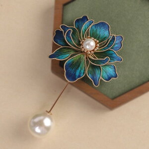 ブローチ 男女兼用 シルク ベルベット 伝統工芸品 手作り 繊細な花コサージュ 羽モチーフ 高級感 レトロ 中国風 ユニークデザイン 普段使い フォーマル アクセサリー マルチカラー ギフト