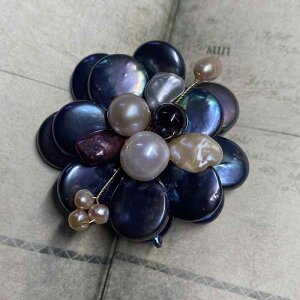 ブローチ レディース コサージュ ハンドメイド マルチカラー 花柄 変形淡水パール 貝殻 ロココ調 エレガント レトロ フォーマル 結婚式 パーティー 普段使い カーキ ピンク ネイビー