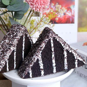 食品サンプル 雪山ケーキ ブラックフォレストチョコレートケーキ リアル 本物そっくり フェイクスイーツ 精巧 PVC模型 インテリア ショーケース ディスプレイ 店舗装飾 置物