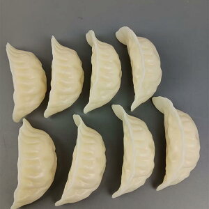 食品サンプル リアル 餃子 水餃子 蒸し餃子 ニラ餃子 フェイクフード 撮影用小道具 ディスプレイ インテリア 店舗装飾 子供向け ままごと 知育玩具 PVC素材(x2)