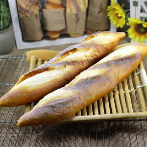 食品模型 フランスパン バゲット 欧風パン 先端がとがった リアル 精巧 ディスプレイ 装飾 オブジェ 撮影小物 映画 テレビ 小道具 モデルルーム ショールーム 店舗用 インテリア 飲食店 パン