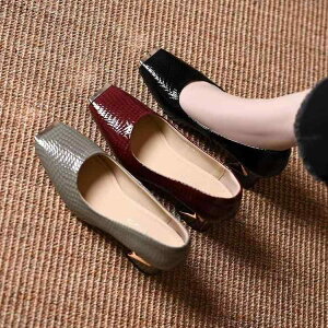 パンプス レディース 春夏 フレンチシック スネーク柄 パイソン柄 スクエアトゥ ミドルヒール チャンキーヒール 太ヒール PUレザー 合成皮革 スリッポン 快適 履きやすい オフィス カジュア