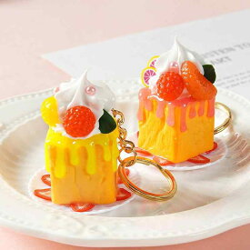 キーホルダー リアル 立体 フェイクスイーツ ミニチュア クリームケーキ パン マスコット PVC製 バッグチャーム リュック飾り かわいい ストラップ デコレーション 多色展開