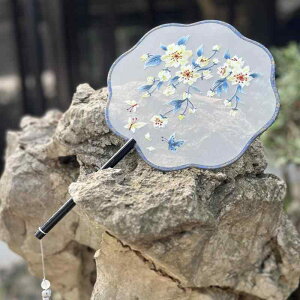 団扇 両面刺繍 古風 舞踊用 ダンス 舞台 演舞 古典舞踊 専用 和風 レトロ エレガント 刺繍 絹 シルク製 木製 円形うちわ