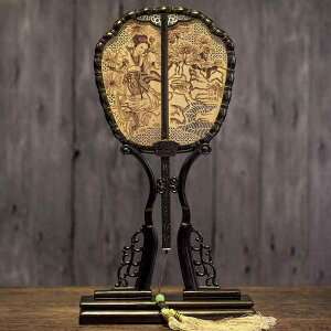 団扇 水檀木製 手彫り 透かし彫り 伝統工芸品 中国風 和風 レトロ アンティーク調 飾りうちわ インテリア雑貨 夏小物 おしゃれなギフト