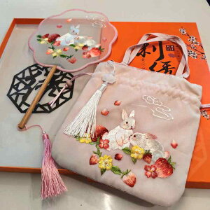 うちわ 鞄 蘇州刺繍 絹製 精緻な刺繍 古風 中国風 伝統工芸品 高級感 上品 オリエンタル レトロモダン 木製